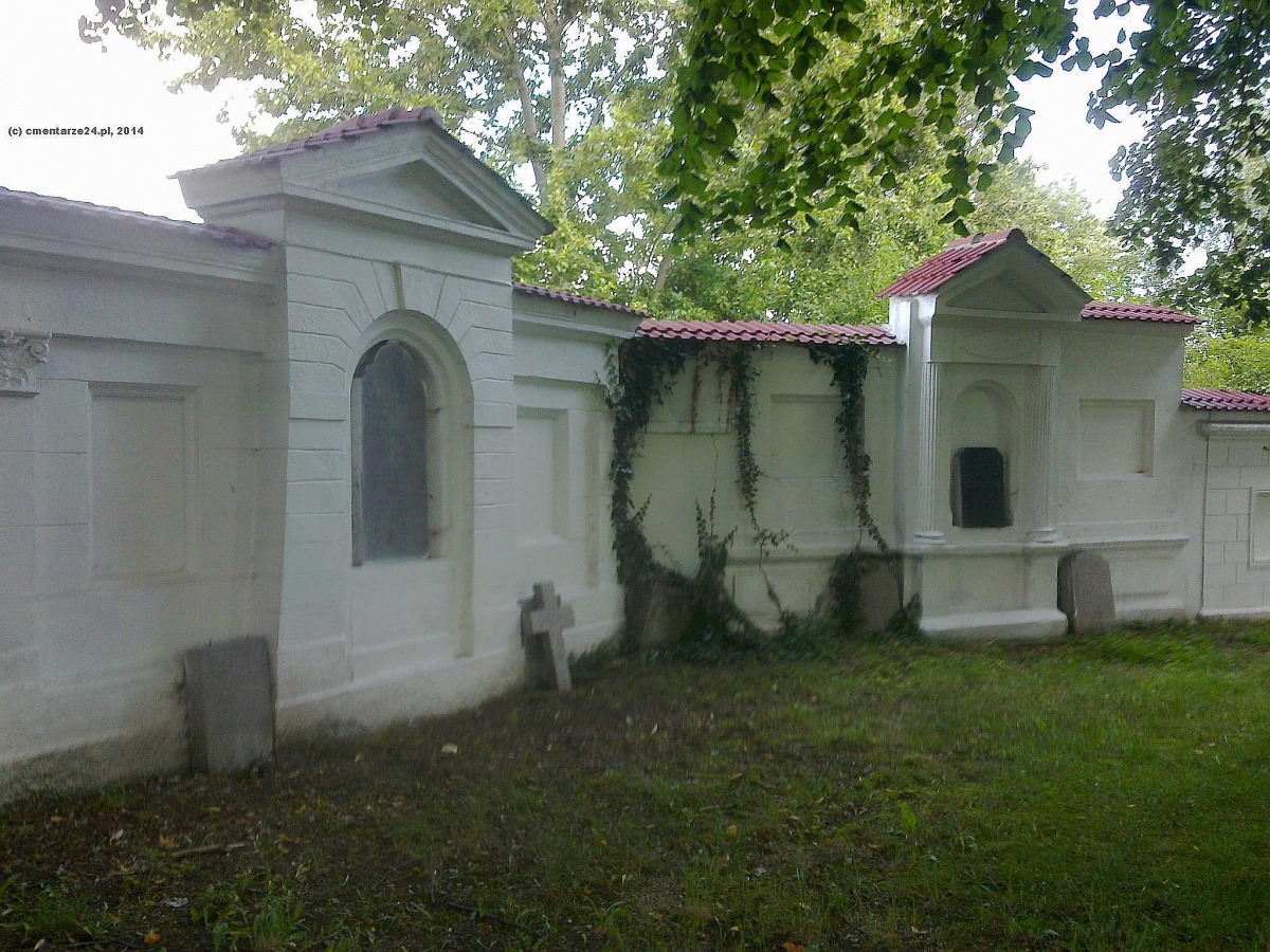 Cmentarz Parafii Podwyższenia Krzyża Świętego, Pawłów, gmina Skarbimierz