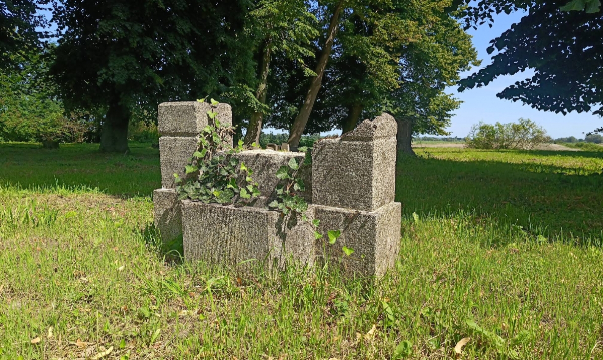 Cmentarz menonicki, nieczynny, Jezioro, gmina Markusy