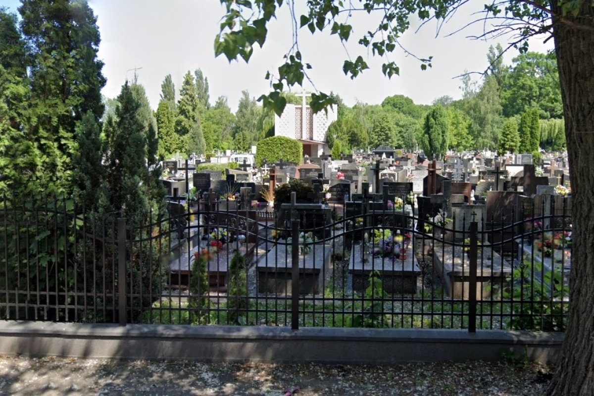 Cmentarz parafii Najświętszej Maryi Panny Królowej Apostołów, Ożarów Mazowiecki