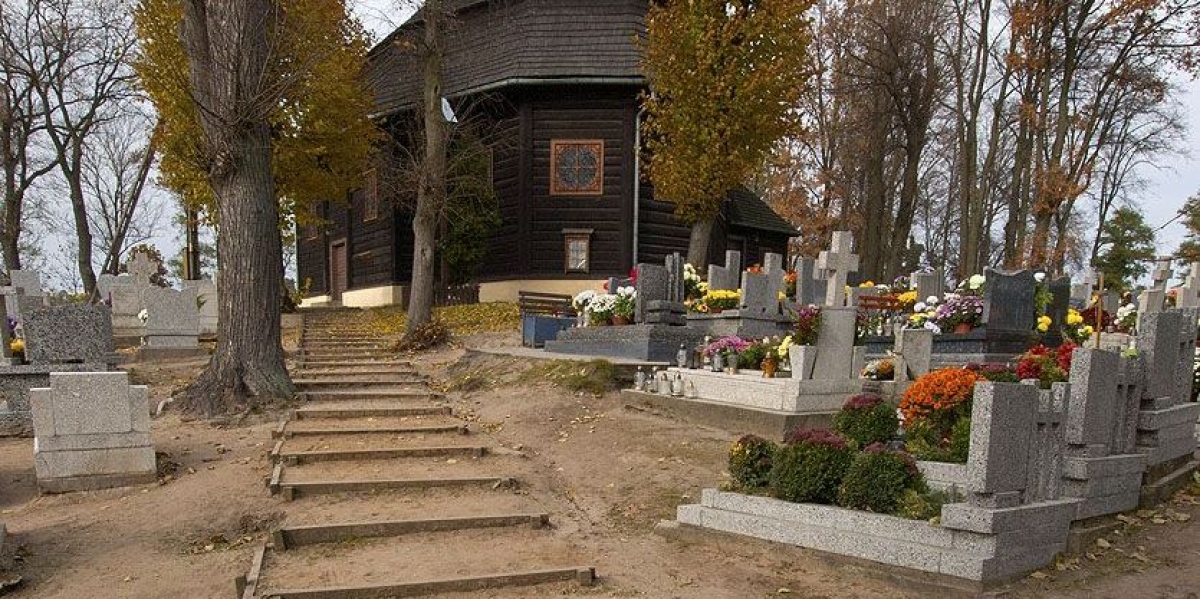 Cmentarz przykościelny, Święty Marek, gmina Wielowieś