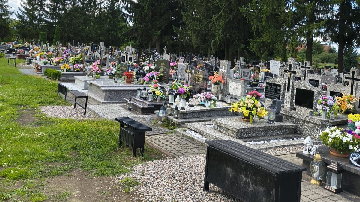 Cmentarz parafii św. Jakuba Apostoła, Białuty, gmina Iłowo-Osada [GALERIA]