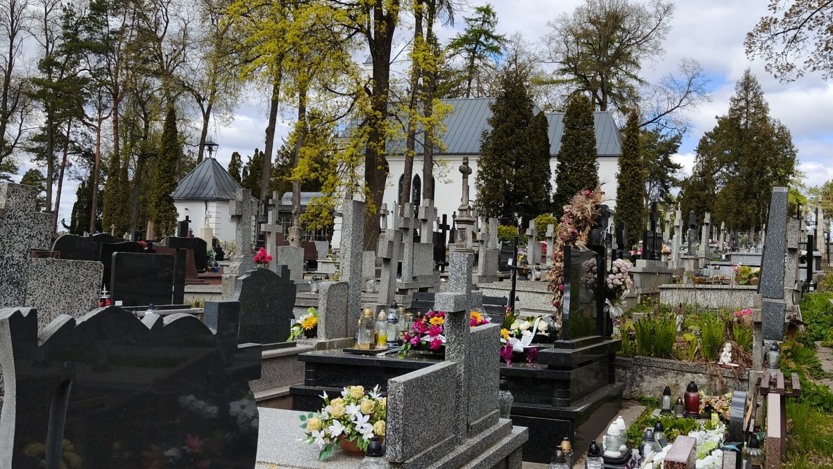 Cmentarz parafii Wniebowzięcia NMP - Farny, ul. Raginisa, Białystok [GALERIA]