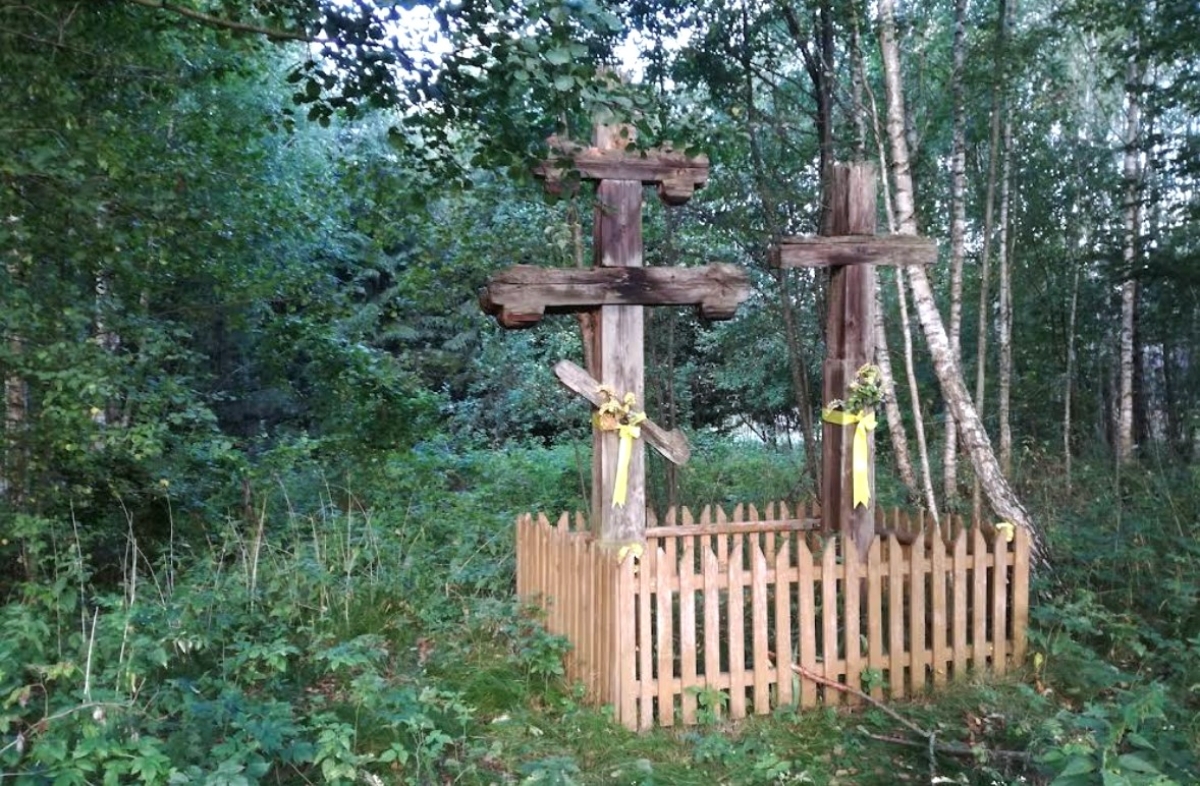 Mogiła - krzyże przydrożne, Łozice, gmina Hajnówka
