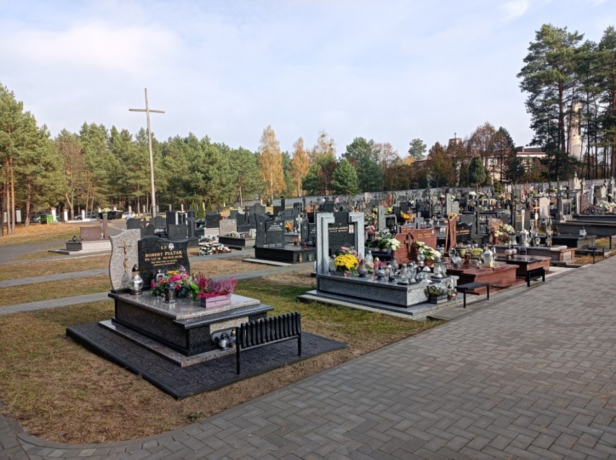 Cmentarz parafii Najświętszej Marii Panny Częstochowskiej, Obierwia, gmina Lelis