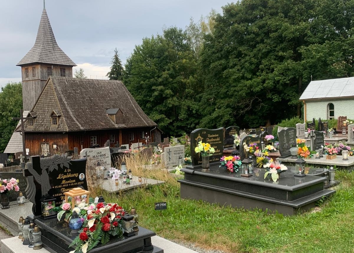 Cmentarz parafii Chrystusa Króla, Grzmiąca, gmina Głuszyca