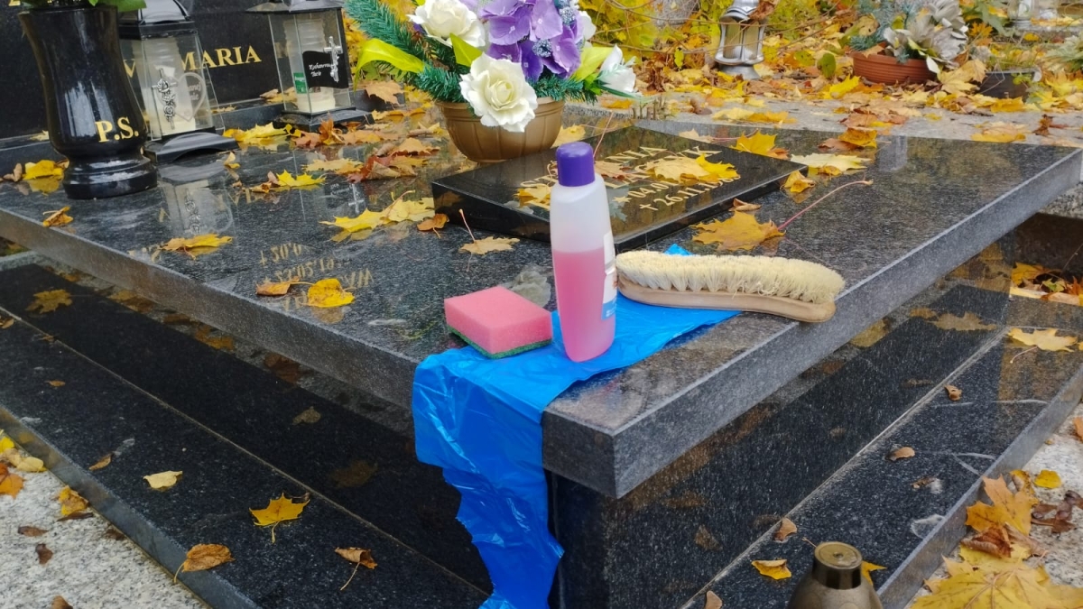 Dlaczego i jak należy sprzątać nagrobki?