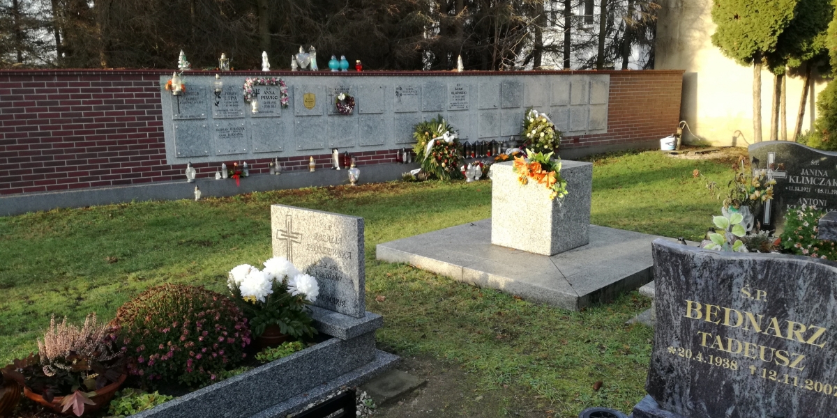 Cmentarz parafii p.w.Najświętszej Maryi Panny Różańcowej, Radwanice, gmina Święta Katarzyna